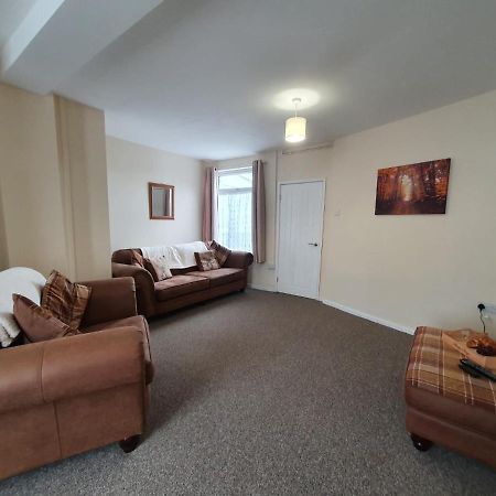 2 Bed House, Contractors & Holiday Guests Welcomed Dowlais Exterior foto